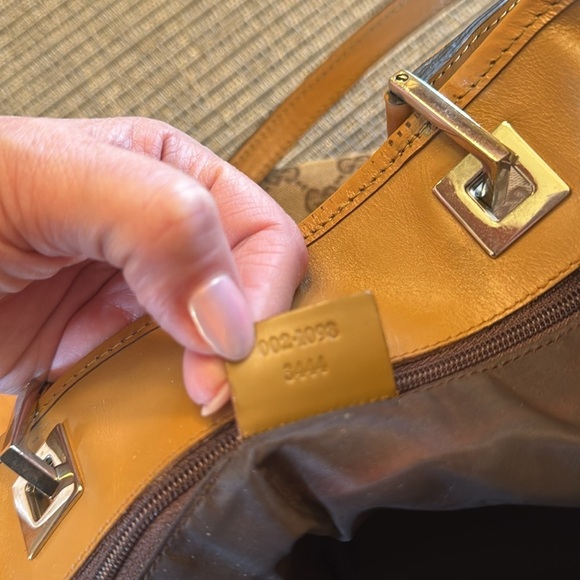 GUCCI Tan Bucket Tote with Silver Hardware- PRISTINE! - Picture 6 of 12